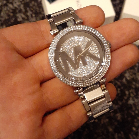 Michael Kors Watches - Picture 4 of 5